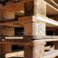 德邦物流单号查询 物流测评编辑张明，专注快递行业实测报告撰写，蓝色背景专业照